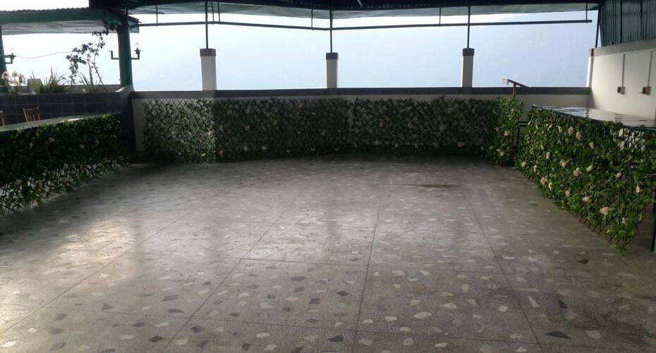 Tip Top Gujarati Guest House, Lachung 4
